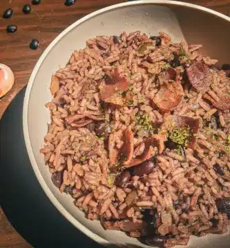 Plato de arroz congrí