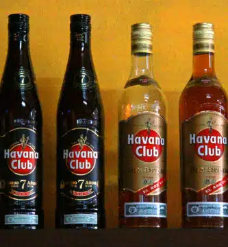 Botellas de ron cubano