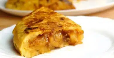 Tortilla de patatas con cebolla caramelizada